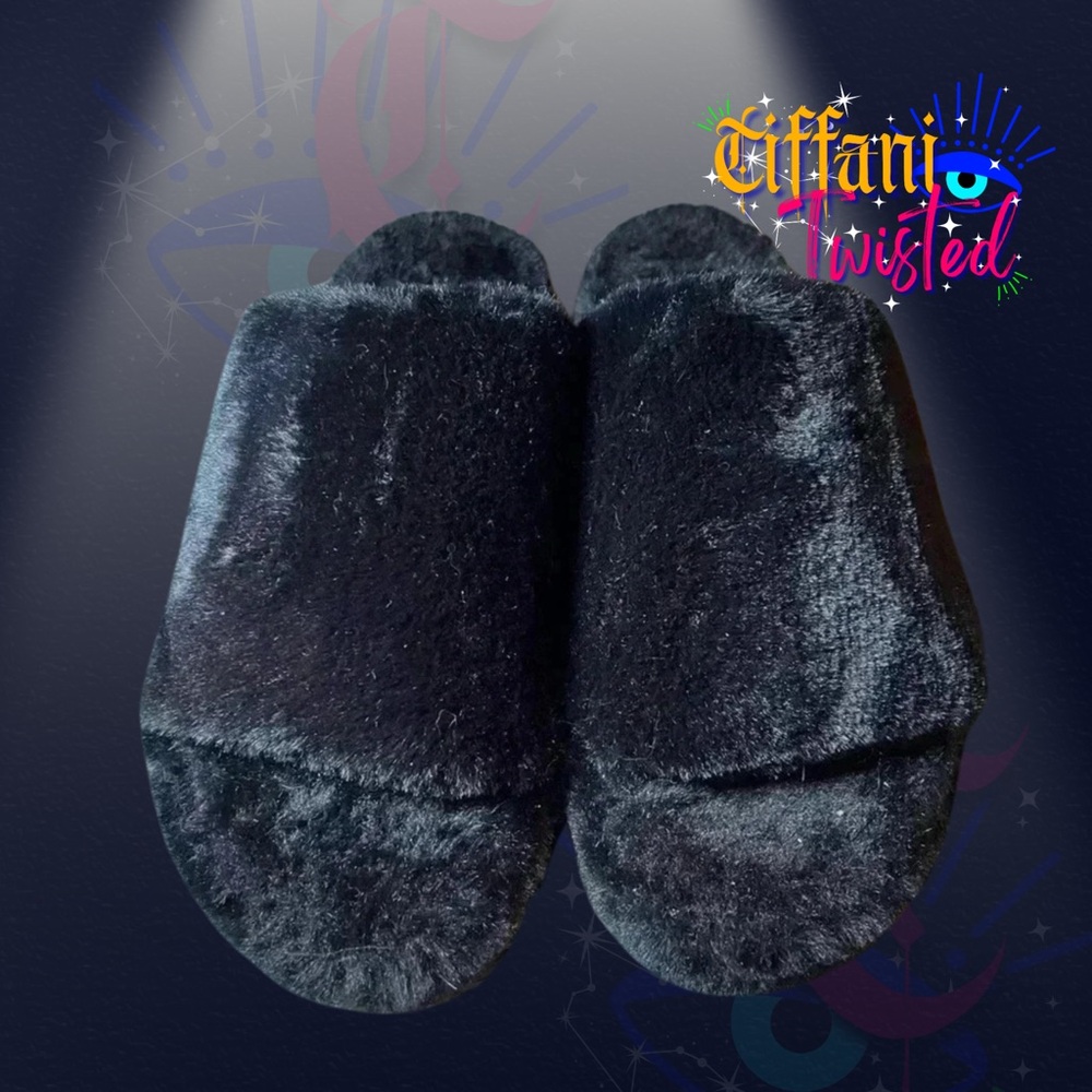 🖤 NWOT Black Fuzzy Platform Slippers – Size 7 | Cozy & Stylish! - Picture 7 of 10